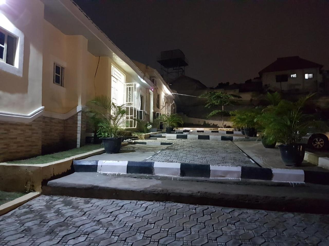 Rock Towers Apartments อาบูจา ภายนอก รูปภาพ